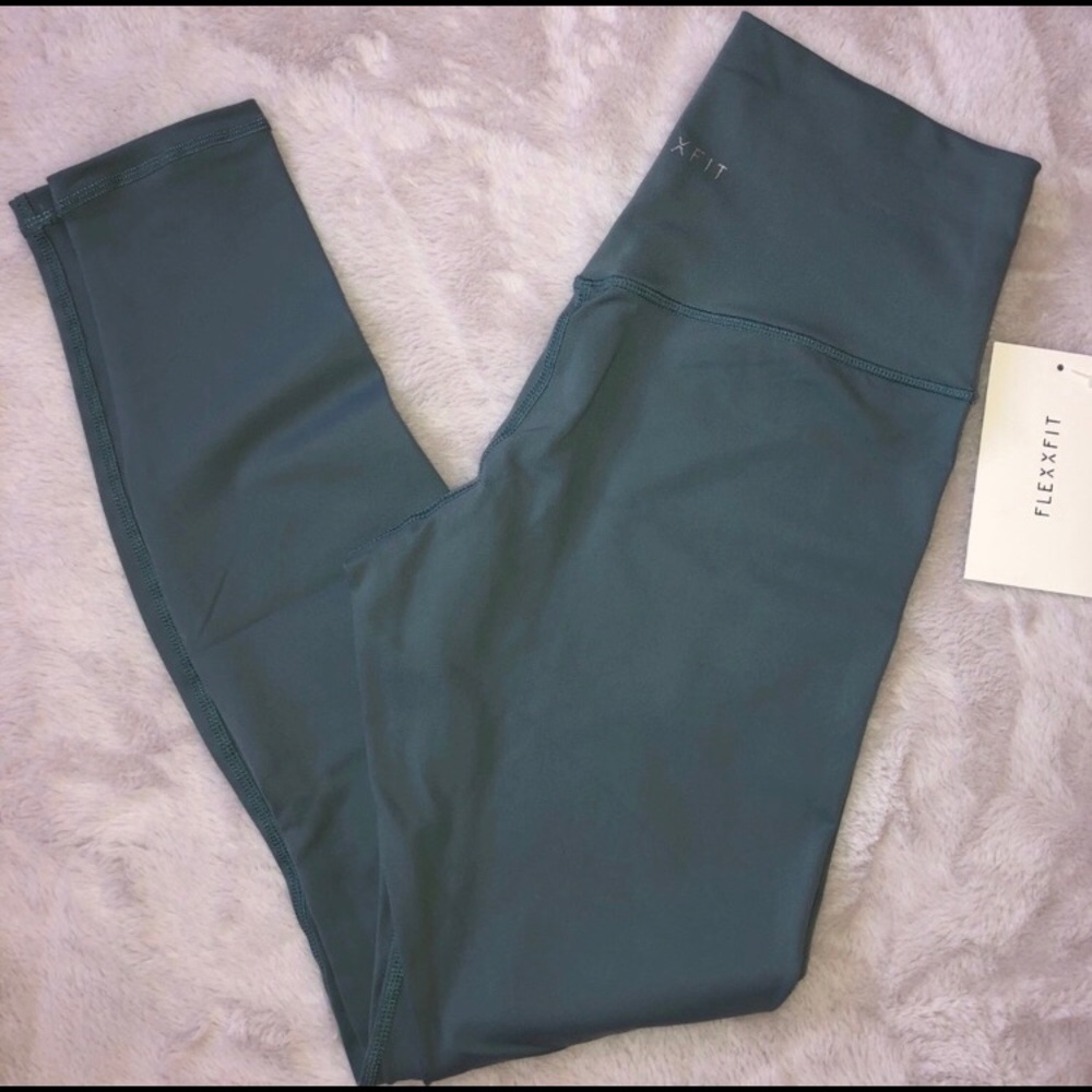 Flexxfit leggings in SEAFOAM